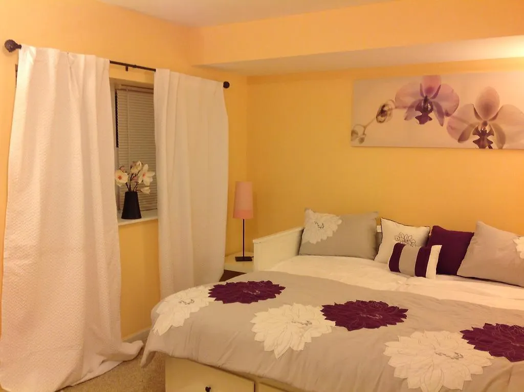 Mojoy Homesuites At Runyon location