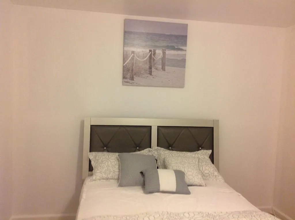 Mojoy Homesuites At Runyon Newark