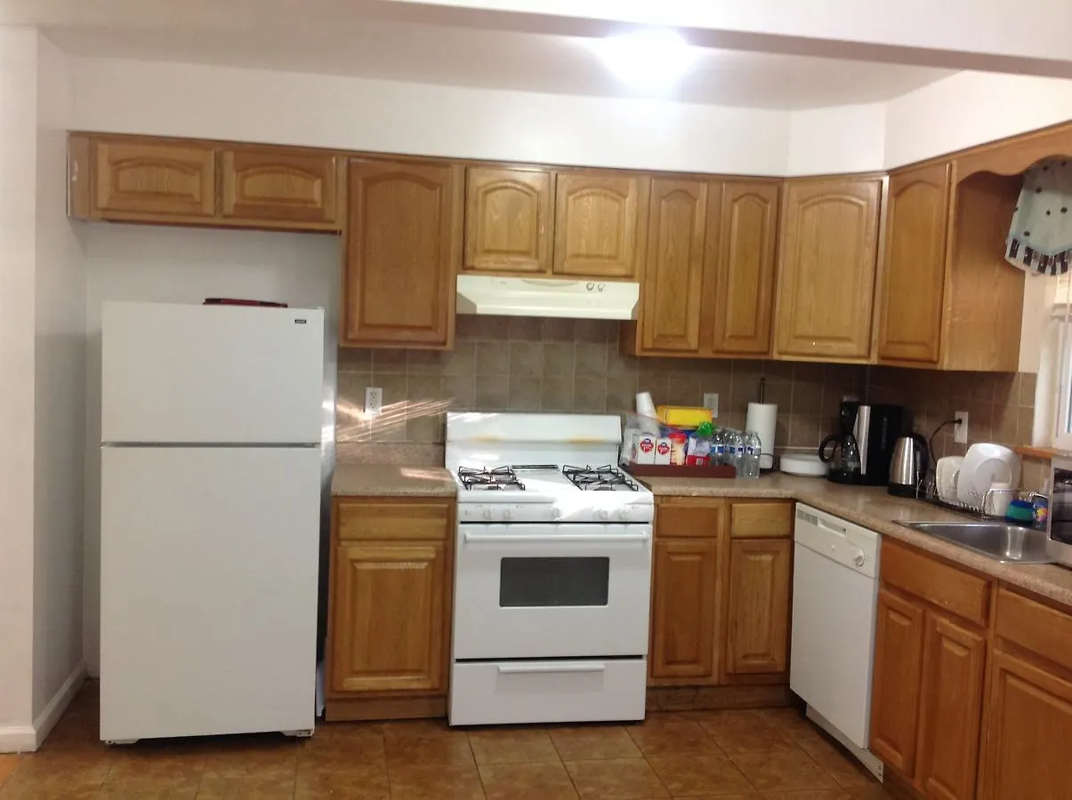 Mojoy Homesuites At Runyon Newark Guest house