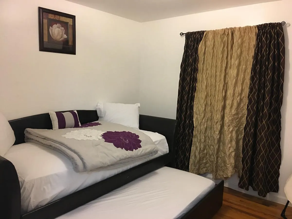 Mojoy Homesuites At Runyon Newark United States